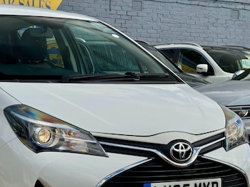 Used Toyota Yaris 2015 for sale - 79440857: Photo