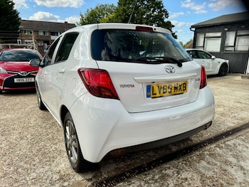 Used Toyota Yaris 2015 for sale - 79440857: Photo