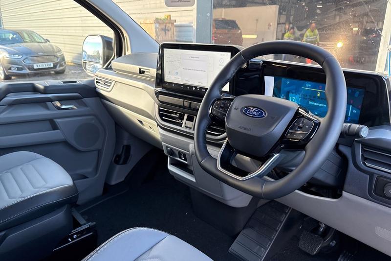 Used Ford E-Tourneo Custom 2025 for sale - 76716368: Photo 12