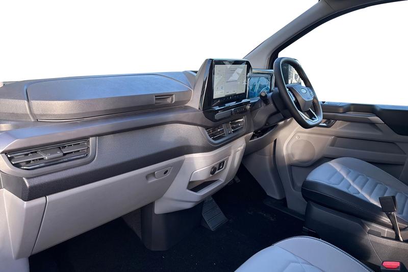 Used Ford E-Tourneo Custom 2025 for sale - 76716368: Photo 3