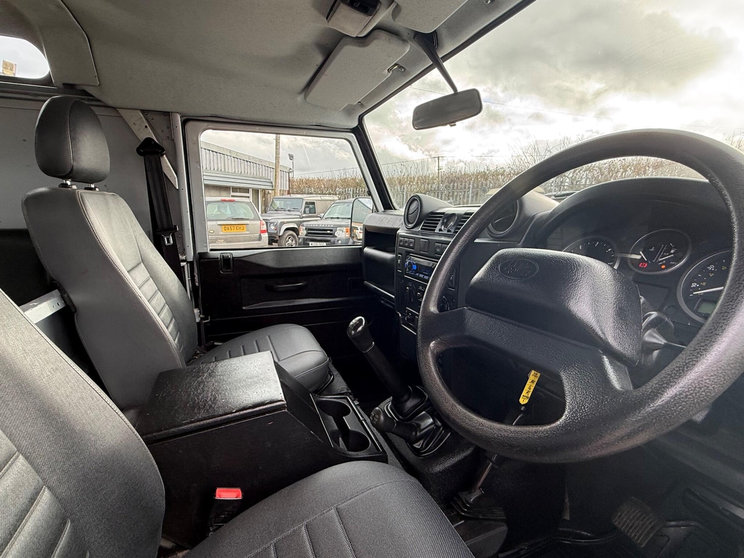 Used Land Rover Defender 90 2011 for sale - 77081395: Photo 15