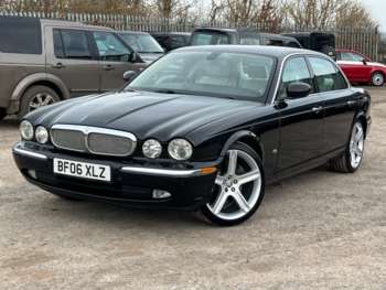 (06) - 4.2 XJ8 Sovereign LWB Saloon 4dr