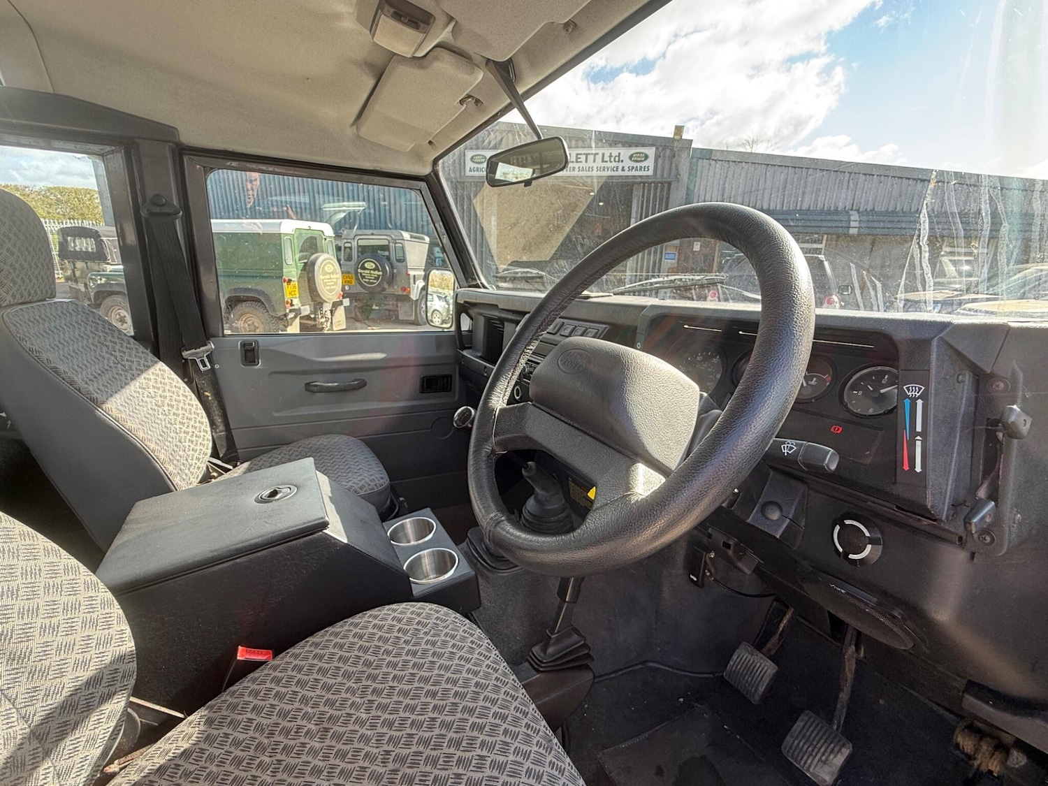 Used Land Rover Defender 110 2002 for sale - 78046866: Photo 15