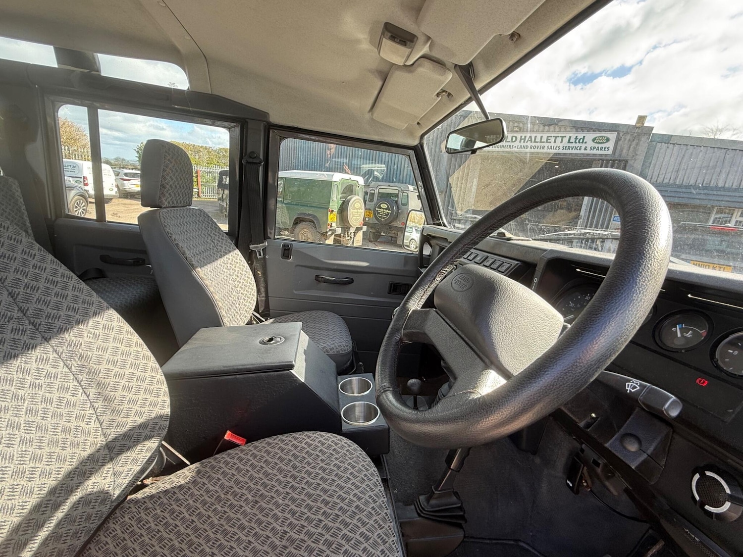 Used Land Rover Defender 110 2002 for sale - 78046866: Photo 16