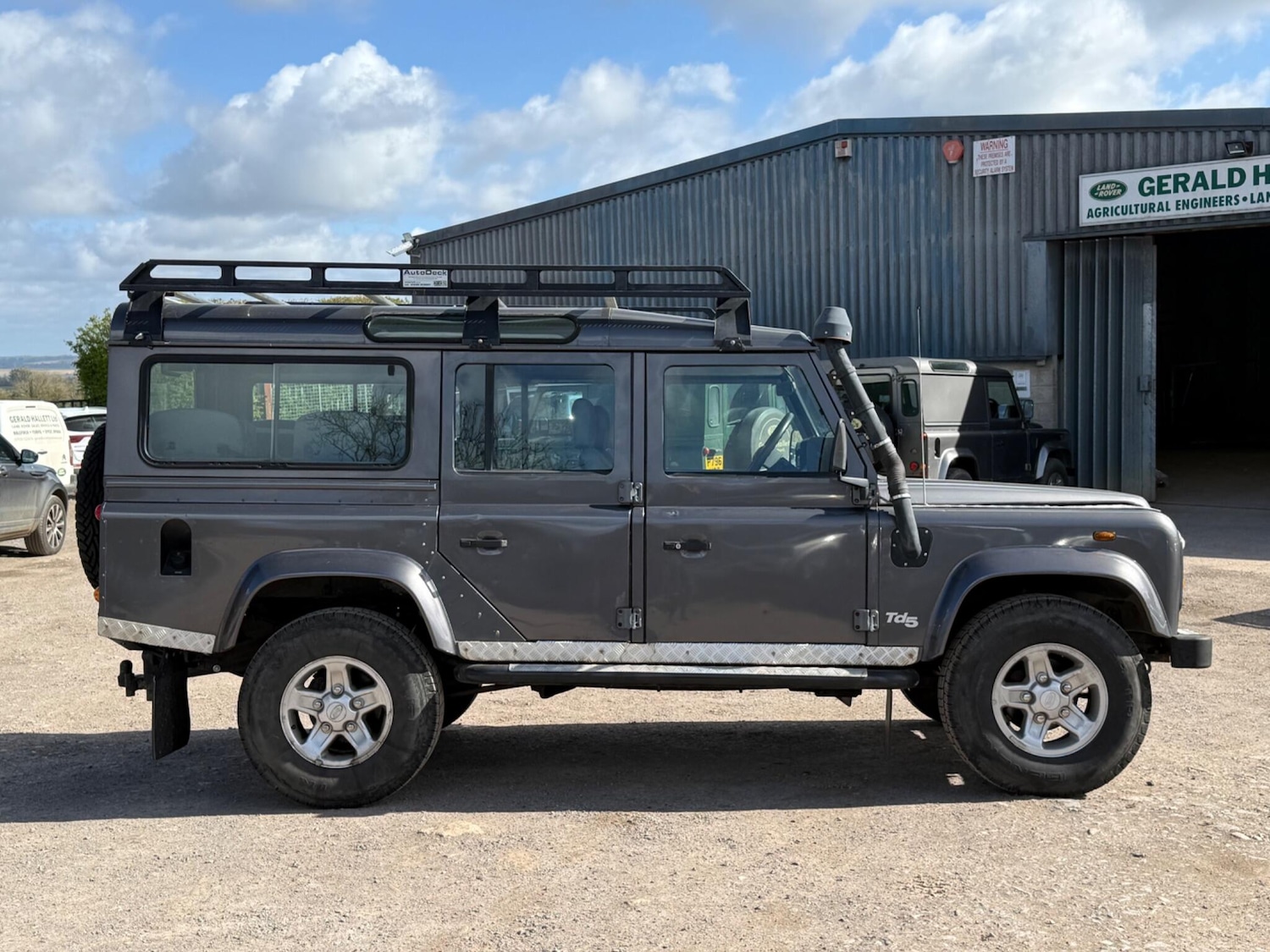 Used Land Rover Defender 110 2002 for sale - 78046866: Photo 5