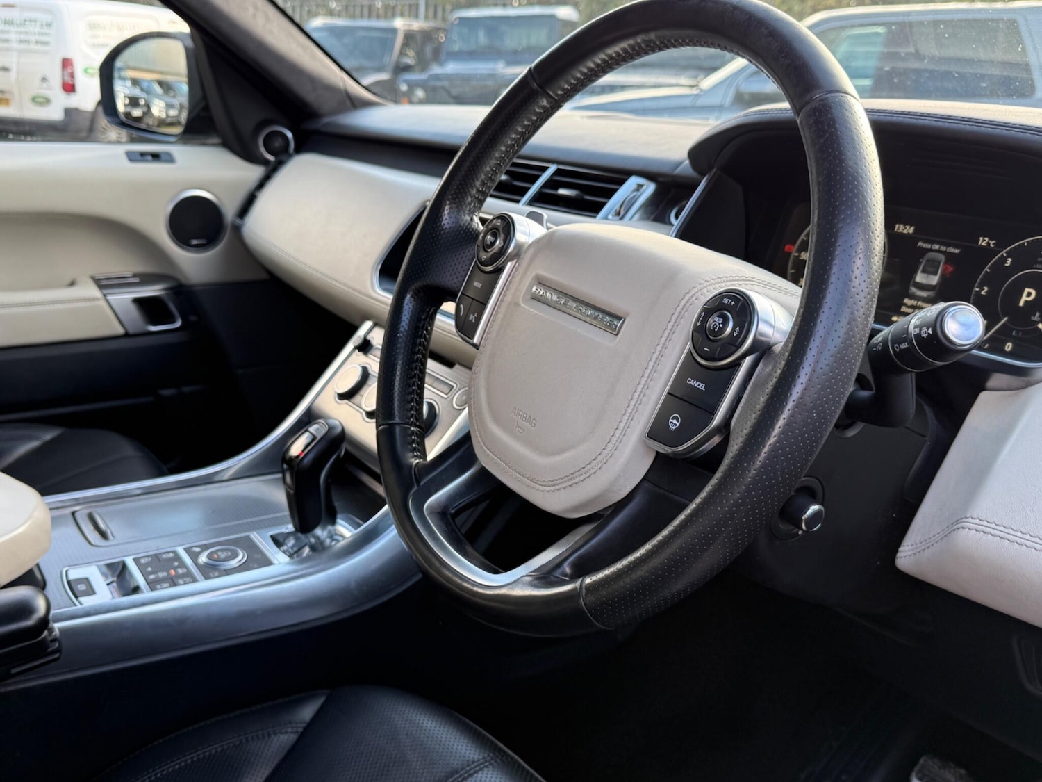 Used Land Rover Range Rover Sport 2017 for sale - 76432132: Photo 32