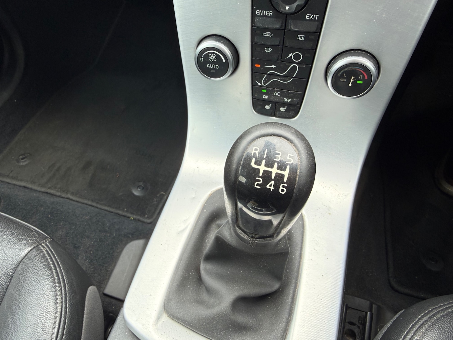 Used Volvo V50 2011 for sale - 78039561: Photo 15