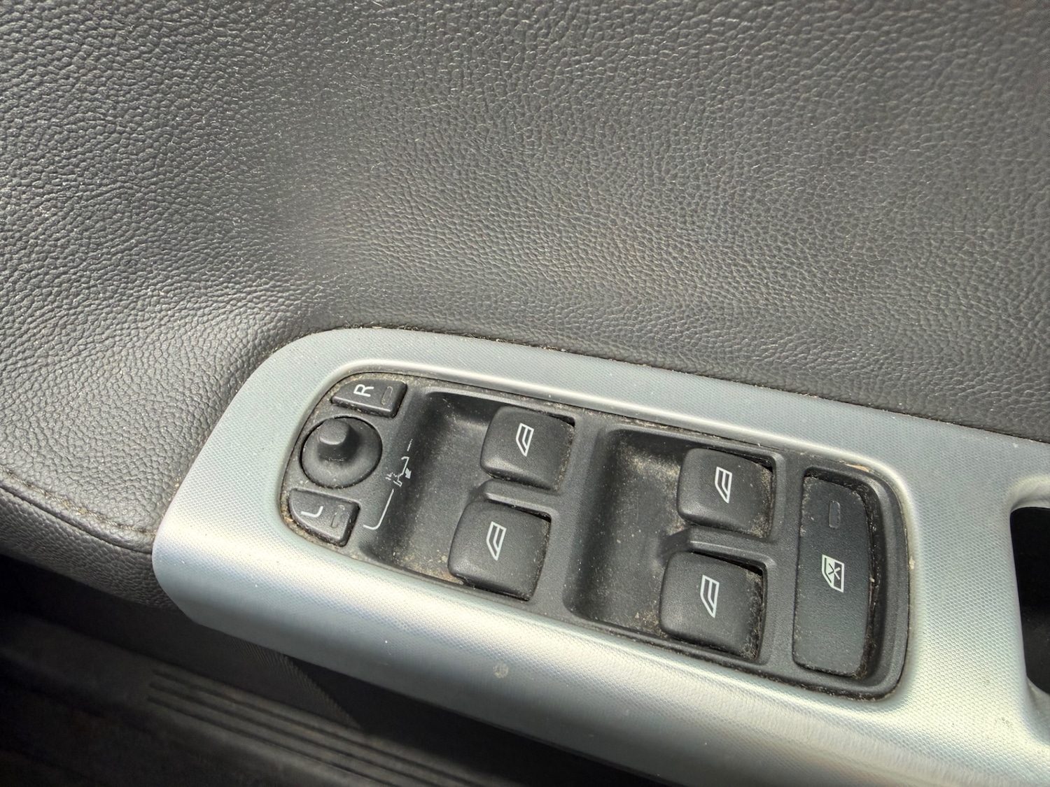 Used Volvo V50 2011 for sale - 78039561: Photo 18