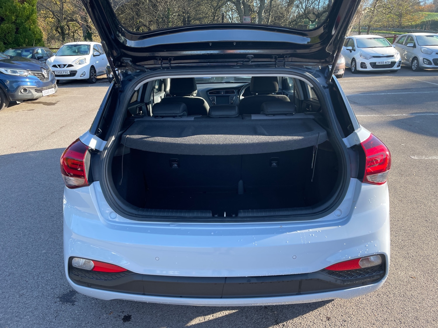 Used Hyundai i20 2020 for sale - 76638998: Photo 4