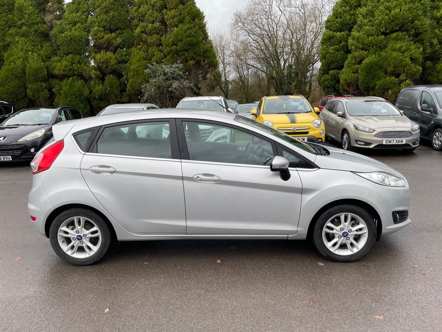 Used Ford Fiesta 2015 for sale - 76861908: Photo 2