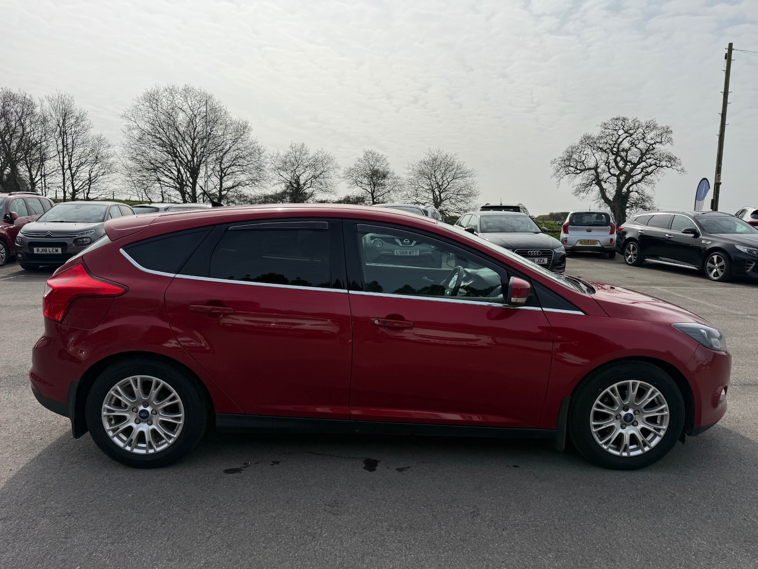 Used Ford Focus 2011 for sale - 77983917: Photo 2