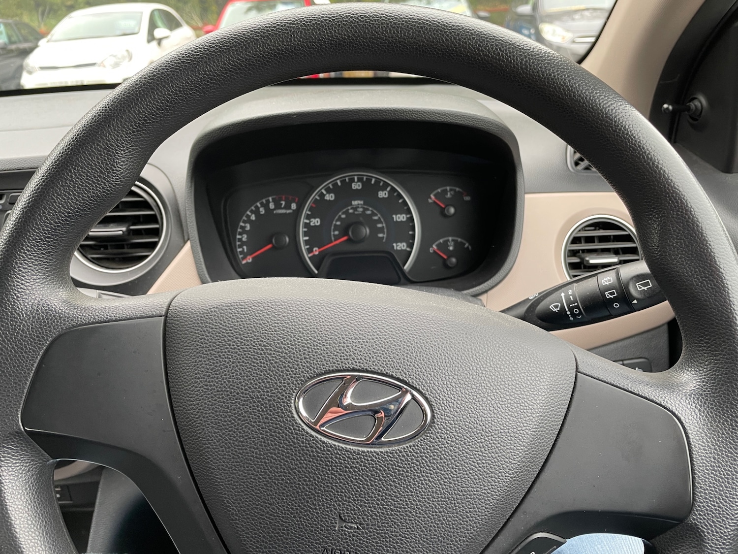Used Hyundai i10 2014 for sale - 76275980: Photo 15