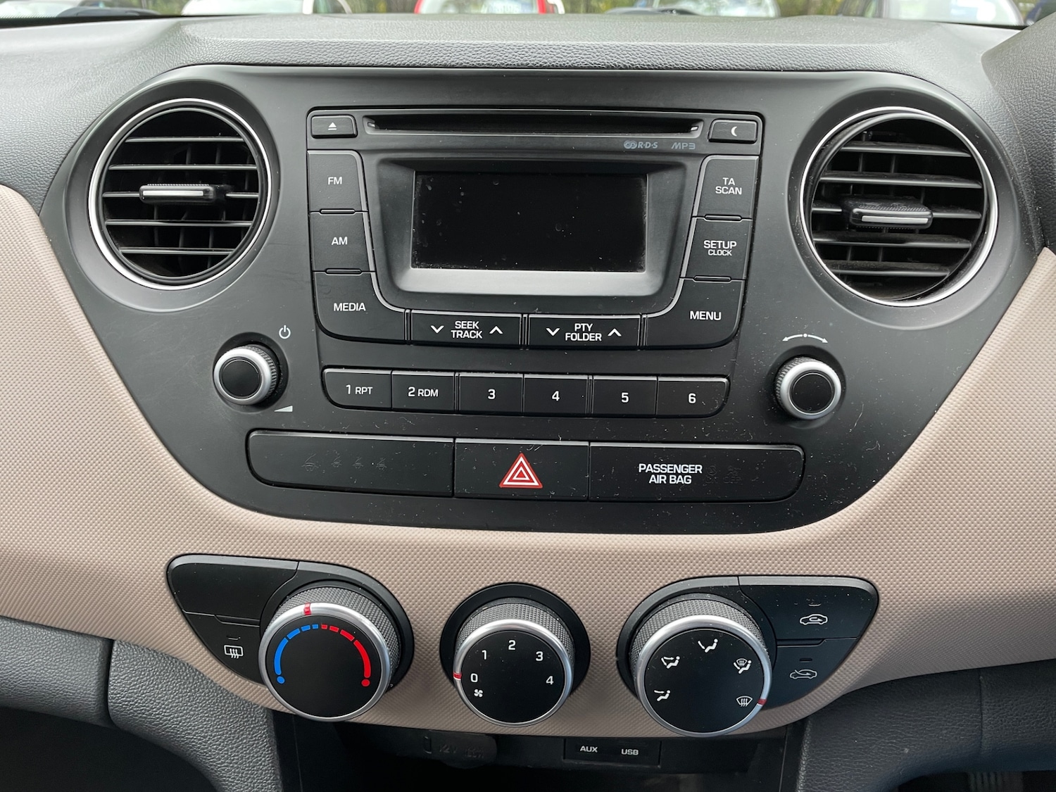 Used Hyundai i10 2014 for sale - 76275980: Photo 16