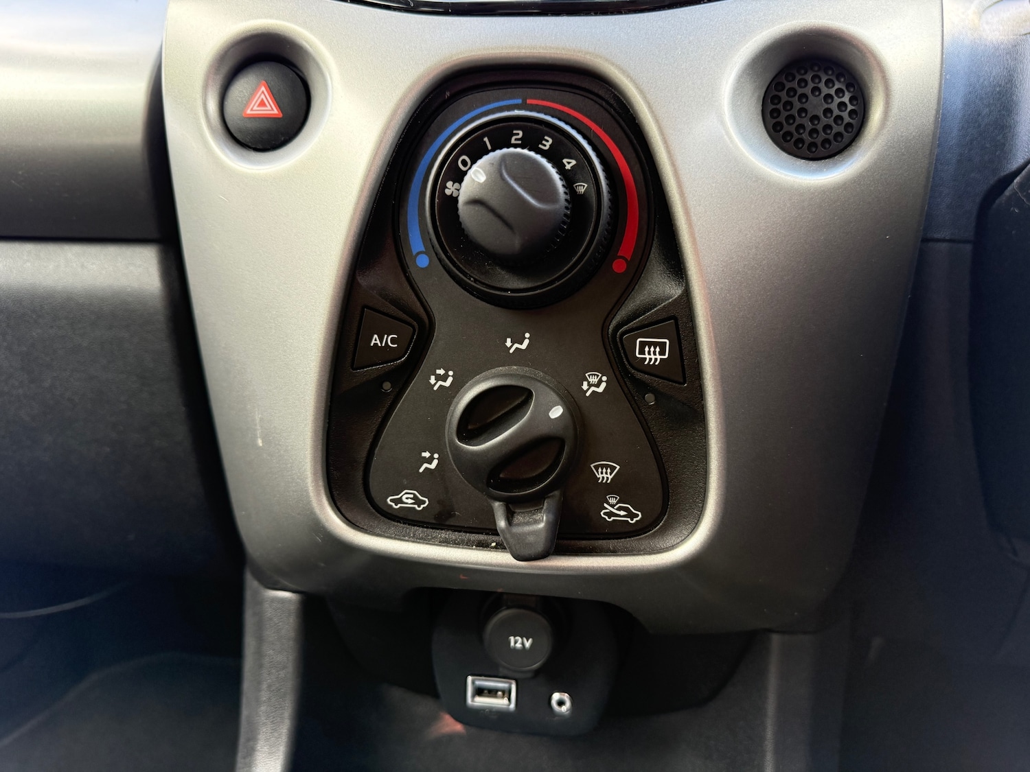 Used Toyota AYGO 2015 for sale - 78025330: Photo 16