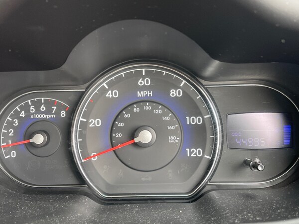 Used Hyundai i10 2011 for sale - 74902853: Photo 19