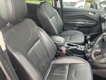 Used Ford Kuga 2015 for sale - 76104456: Photo