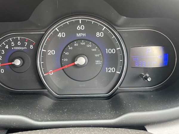 Used Hyundai i10 2011 for sale - 74854445: Photo 19