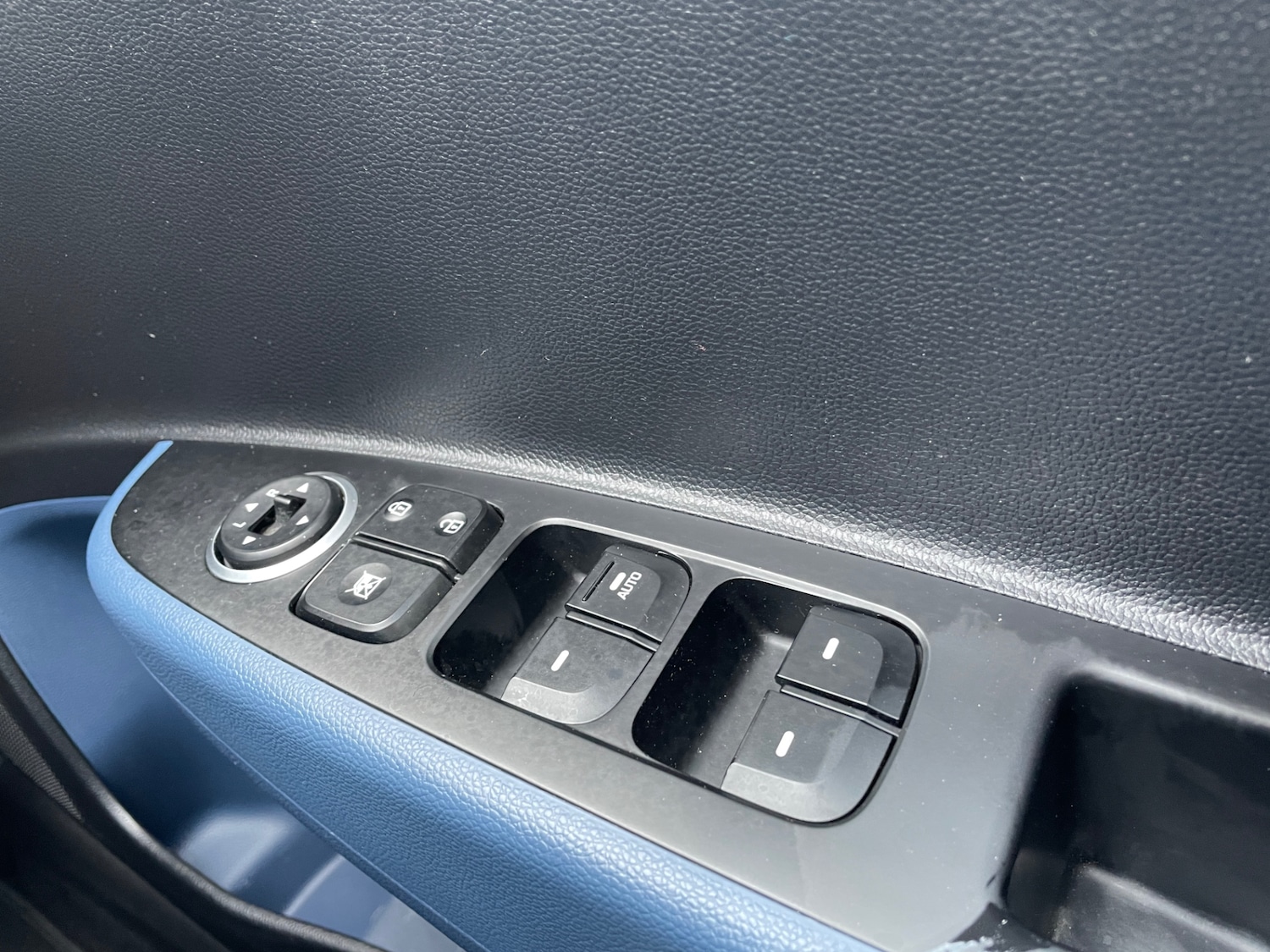 Used Hyundai i10 2015 for sale - 77351008: Photo 18