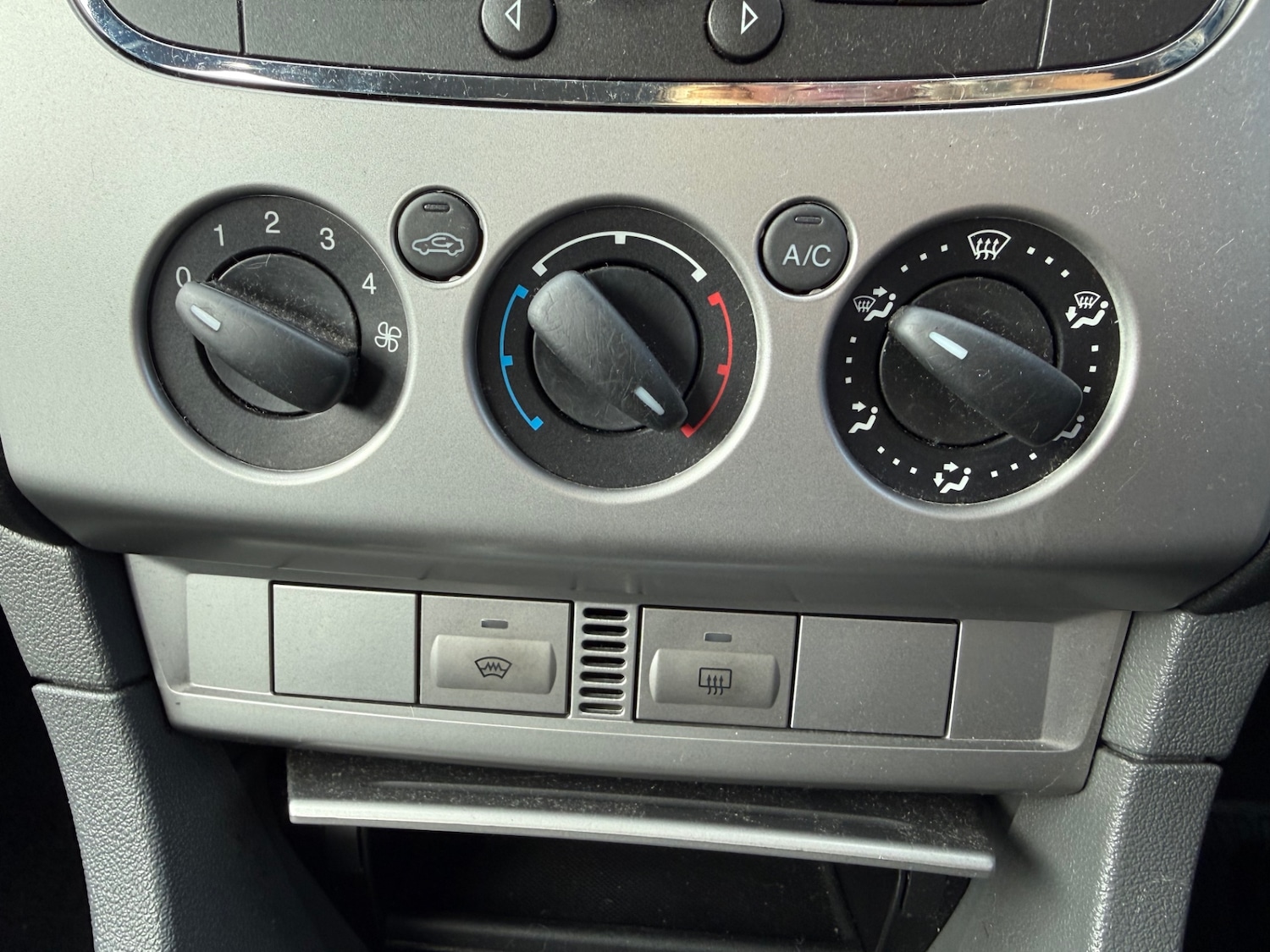 Used Ford Focus 2010 for sale - 77220301: Photo 16