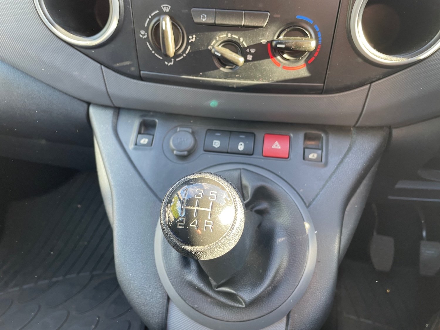 Used Peugeot Partner 2015 for sale - 76693653: Photo 16