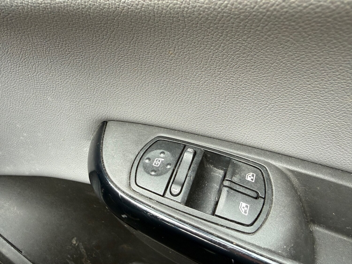 Used Vauxhall Corsa 2015 for sale - 77985063: Photo 19