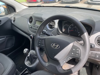 Used Hyundai i10 2017 for sale - 78667863: Photo