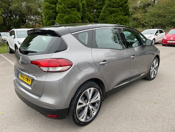 Used Renault Scenic 2016 for sale - 76275044: Photo
