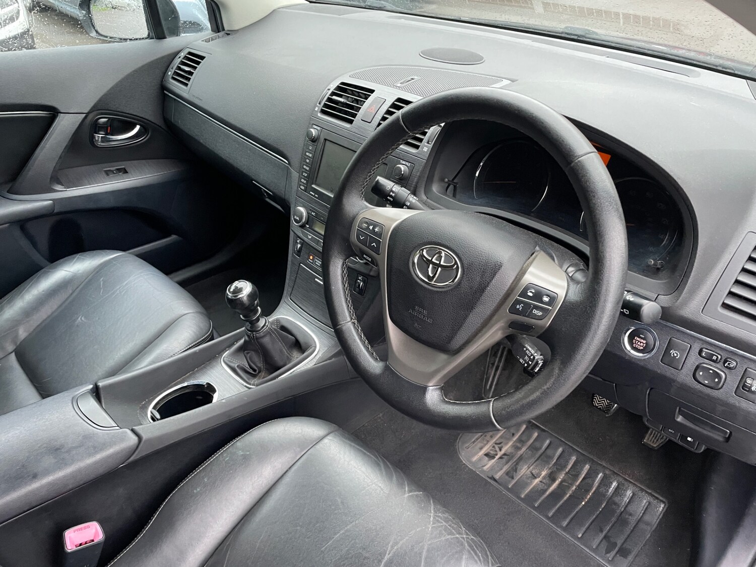 Used Toyota Avensis 2011 for sale - 76968546: Photo 11