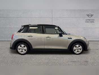 Used MINI Hatch 2023 for sale - 76170109: Photo