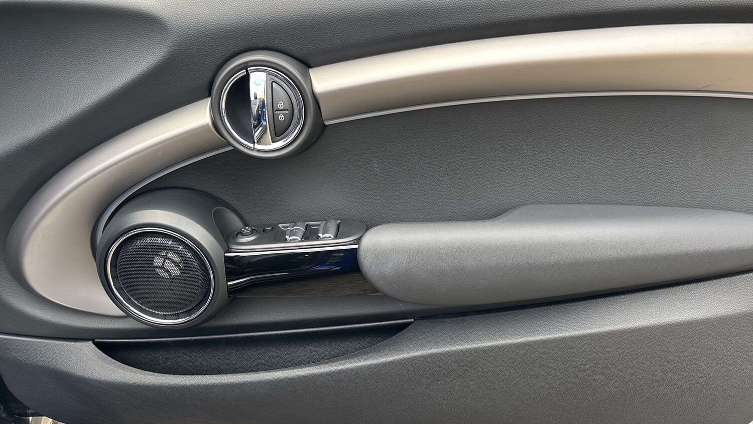 Used MINI Convertible 2020 for sale - 77500265: Photo 27