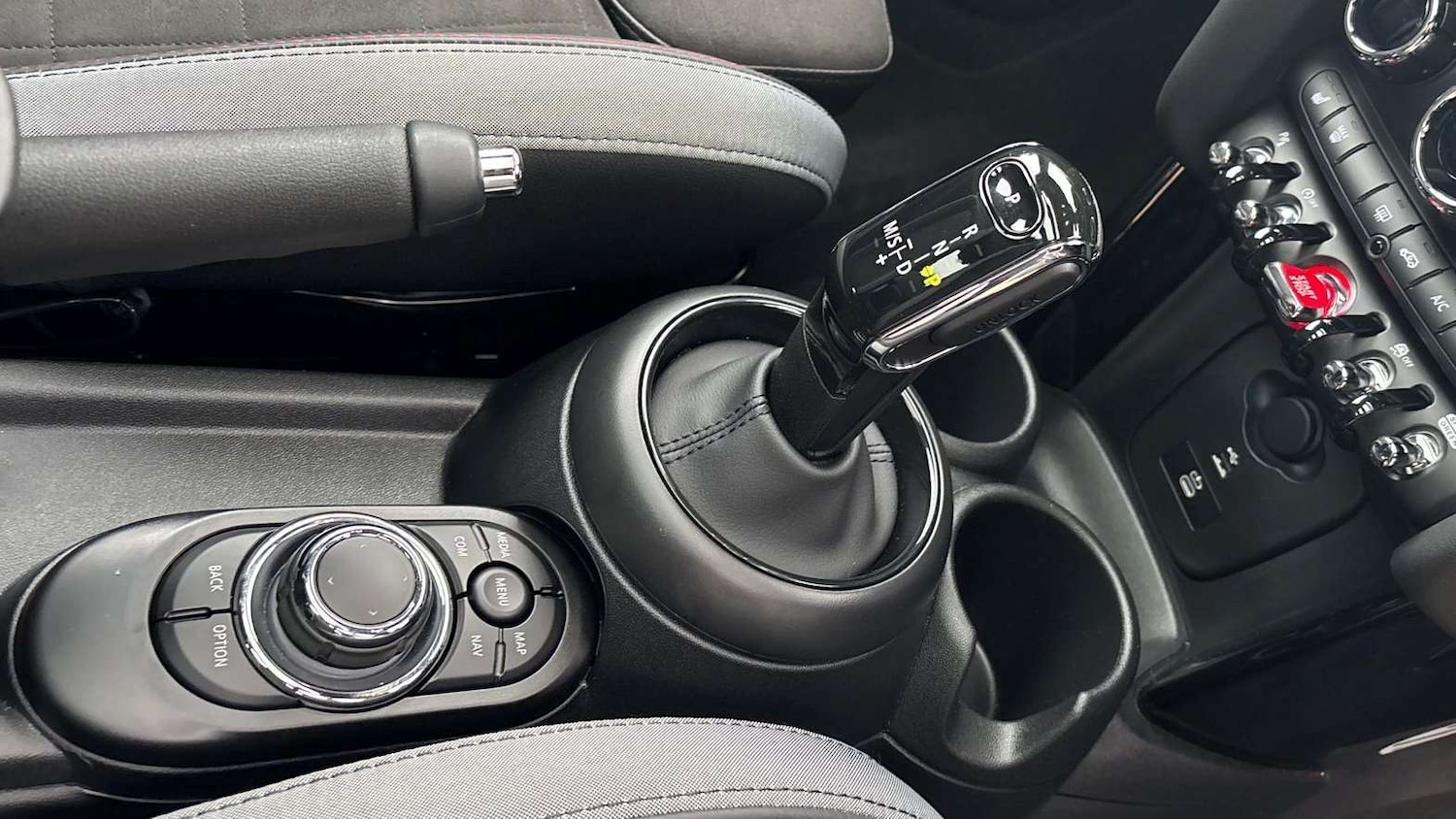 Used MINI Hatch 2024 for sale - 76286396: Photo 12