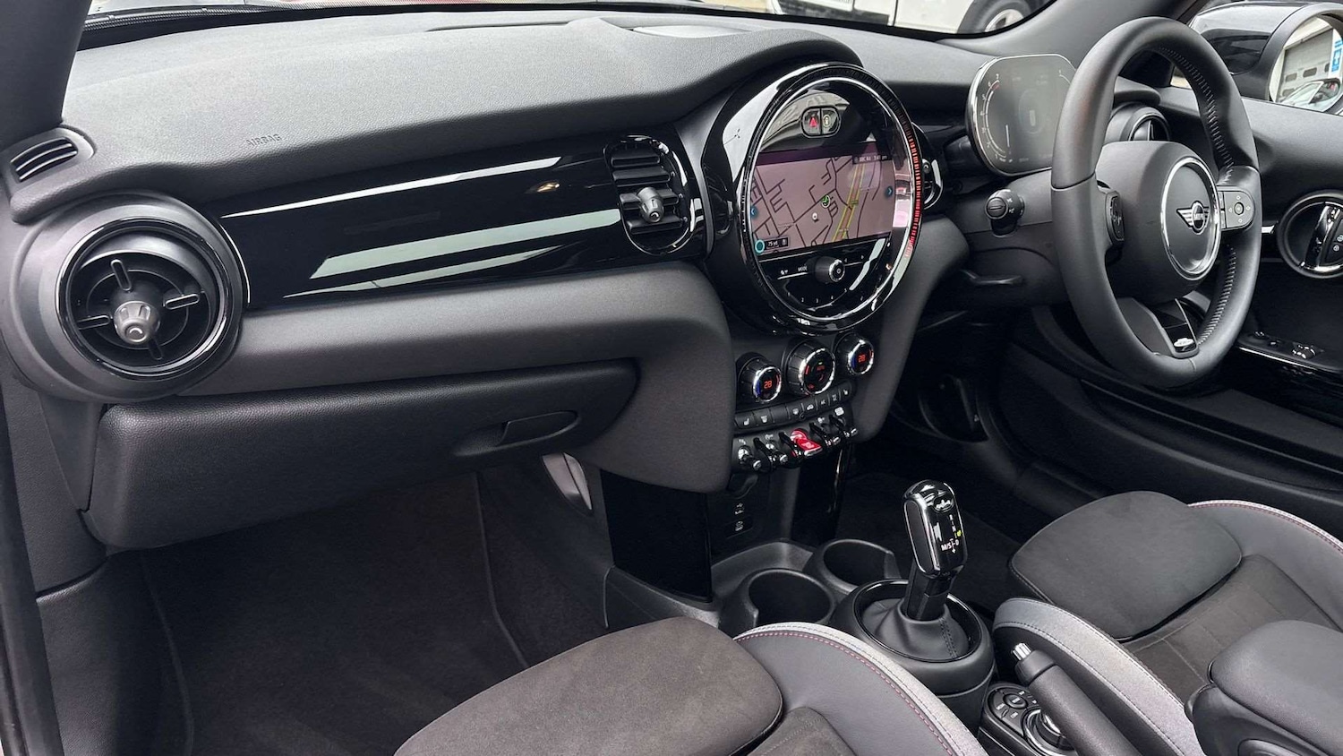 Used MINI Hatch 2024 for sale - 76286396: Photo 9