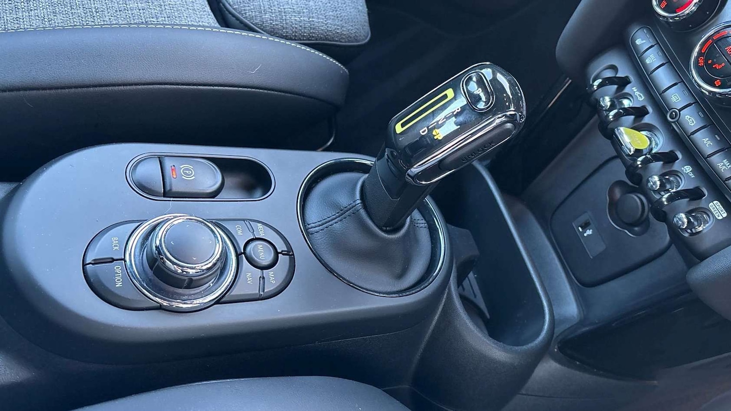 Used MINI Hatch 2023 for sale - 76902364: Photo 12