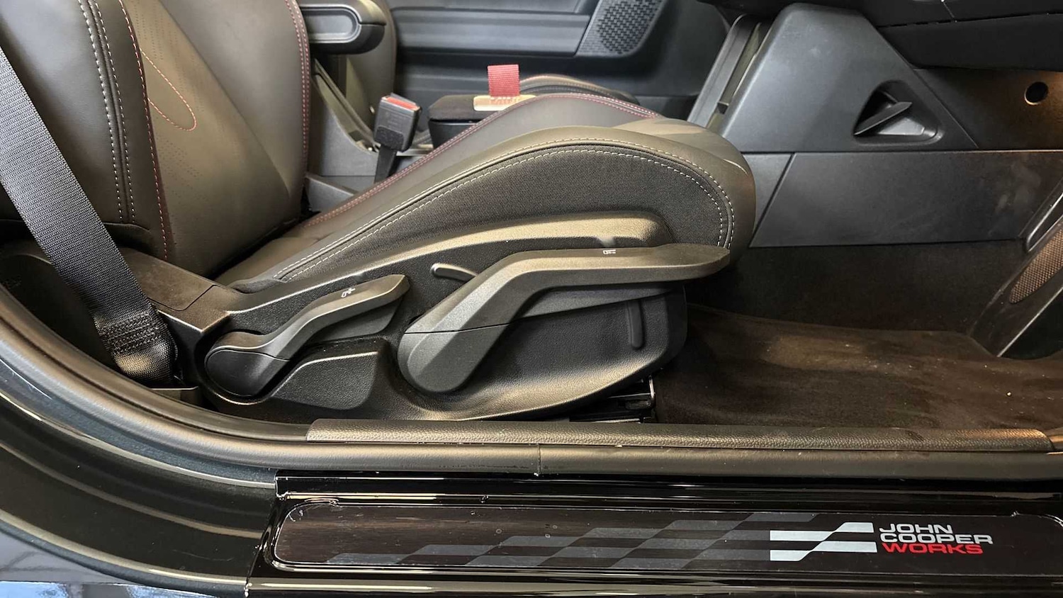 Used MINI Cooper 2024 for sale - 76242501: Photo 28