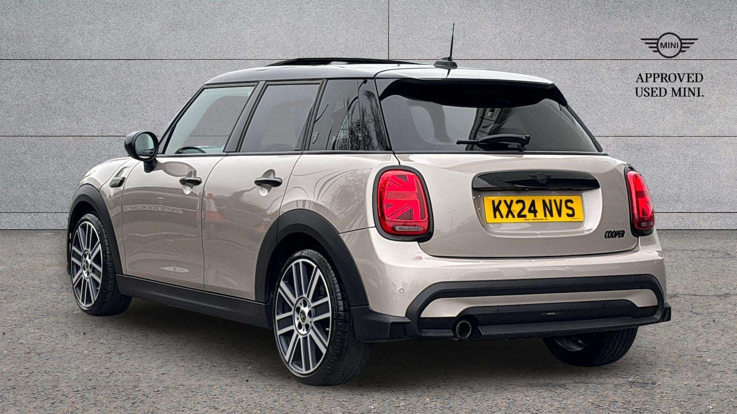 Used MINI Hatch 2024 for sale - 77972490: Photo 2