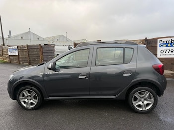 Used Dacia Sandero Stepway 2017 for sale - 77384260: Photo