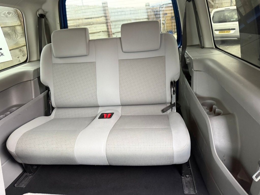 Used Volkswagen Caddy Maxi Life 2010 for sale - 77048946: Photo 17