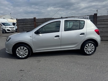Used Dacia Sandero 2016 for sale - 76010504: Photo