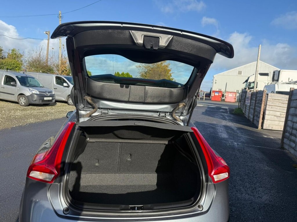 Used Volvo V40 2014 for sale - 76323437: Photo 14