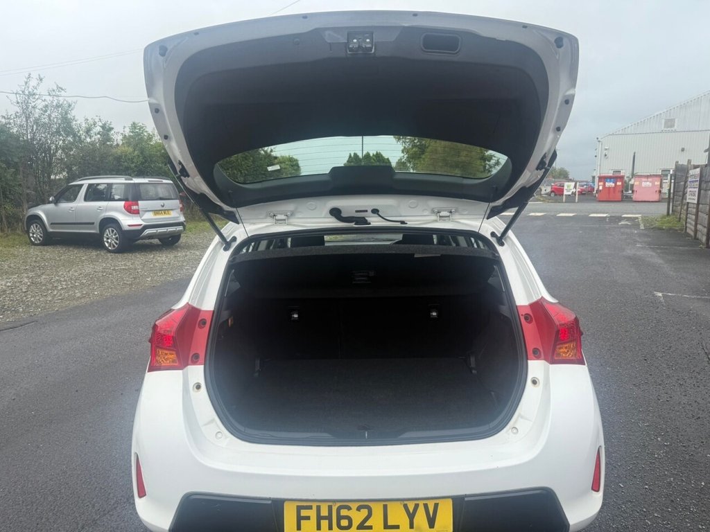 Used Toyota Auris 2013 for sale - 75998798: Photo 11