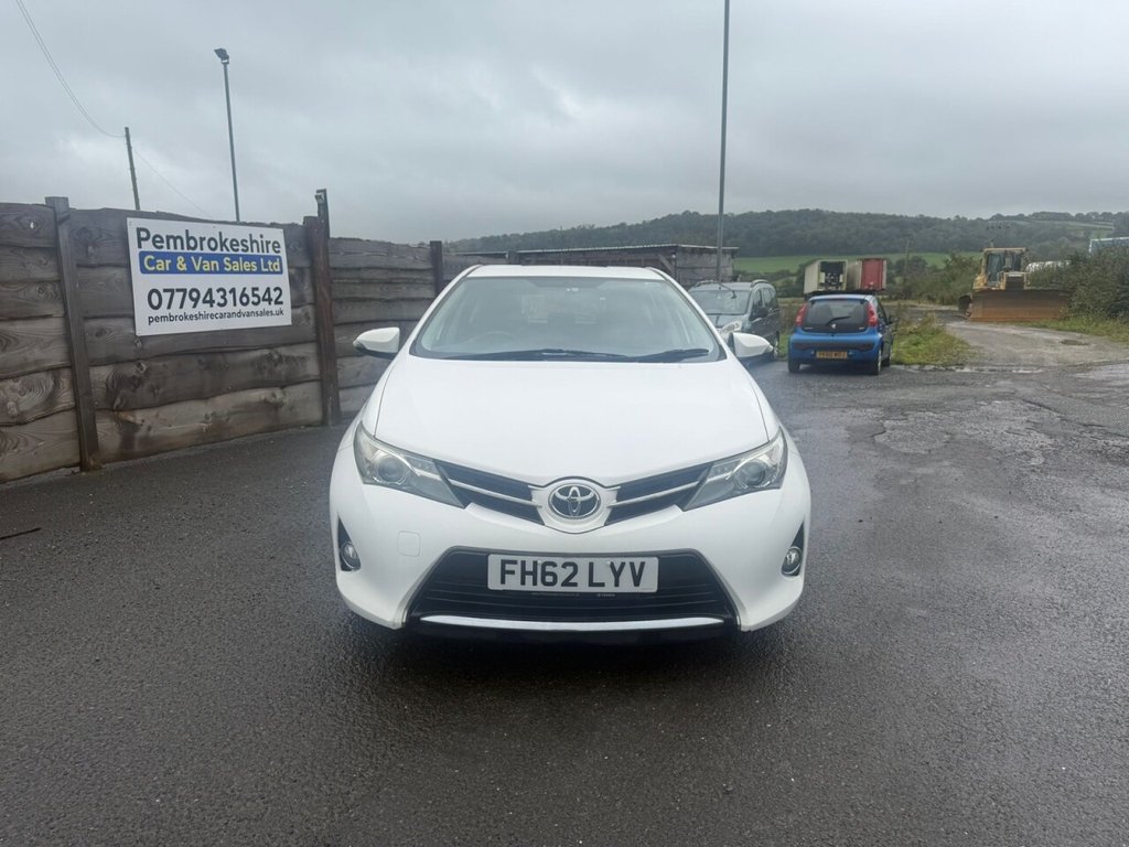 Used Toyota Auris 2013 for sale - 75998798: Photo 2