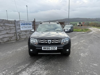 Used Dacia Duster 2016 for sale - 76496621: Photo
