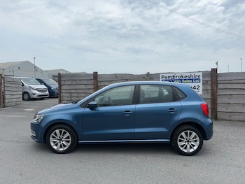 Used Volkswagen Polo 2015 for sale - 75502561: Photo