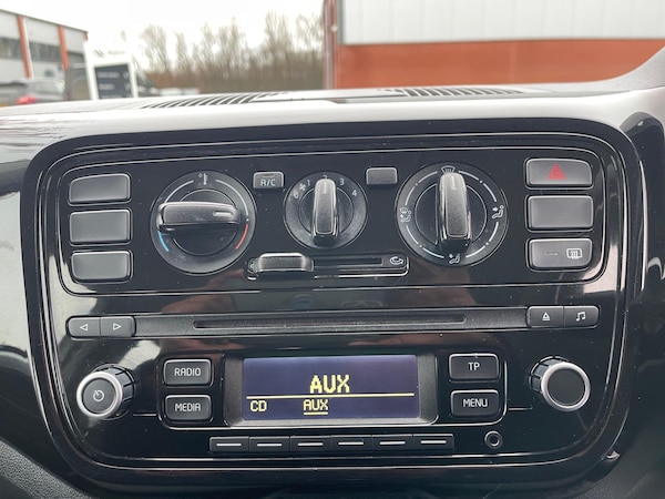 Used Volkswagen up! 2015 for sale - 75246365: Photo 29