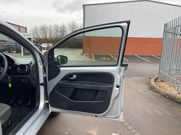 Used Volkswagen up! 2015 for sale - 75246365: Photo 36