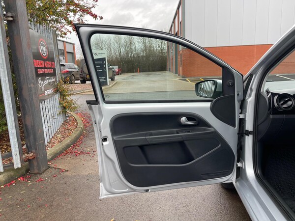 Used Volkswagen up! 2015 for sale - 75246365: Photo 41