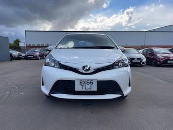 Toyota - Vitz