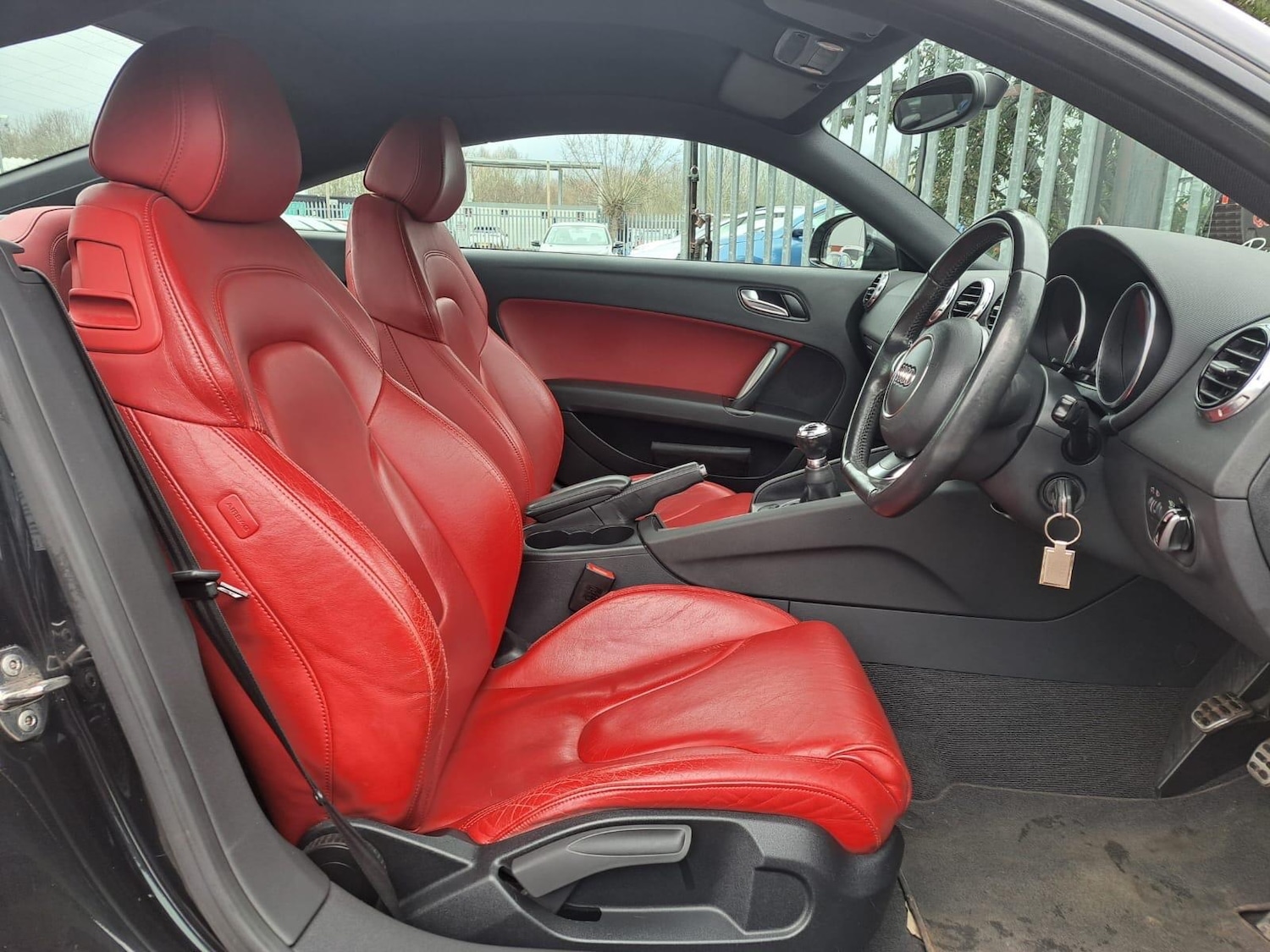 Used Audi TT 2011 for sale - 77387157: Photo 10