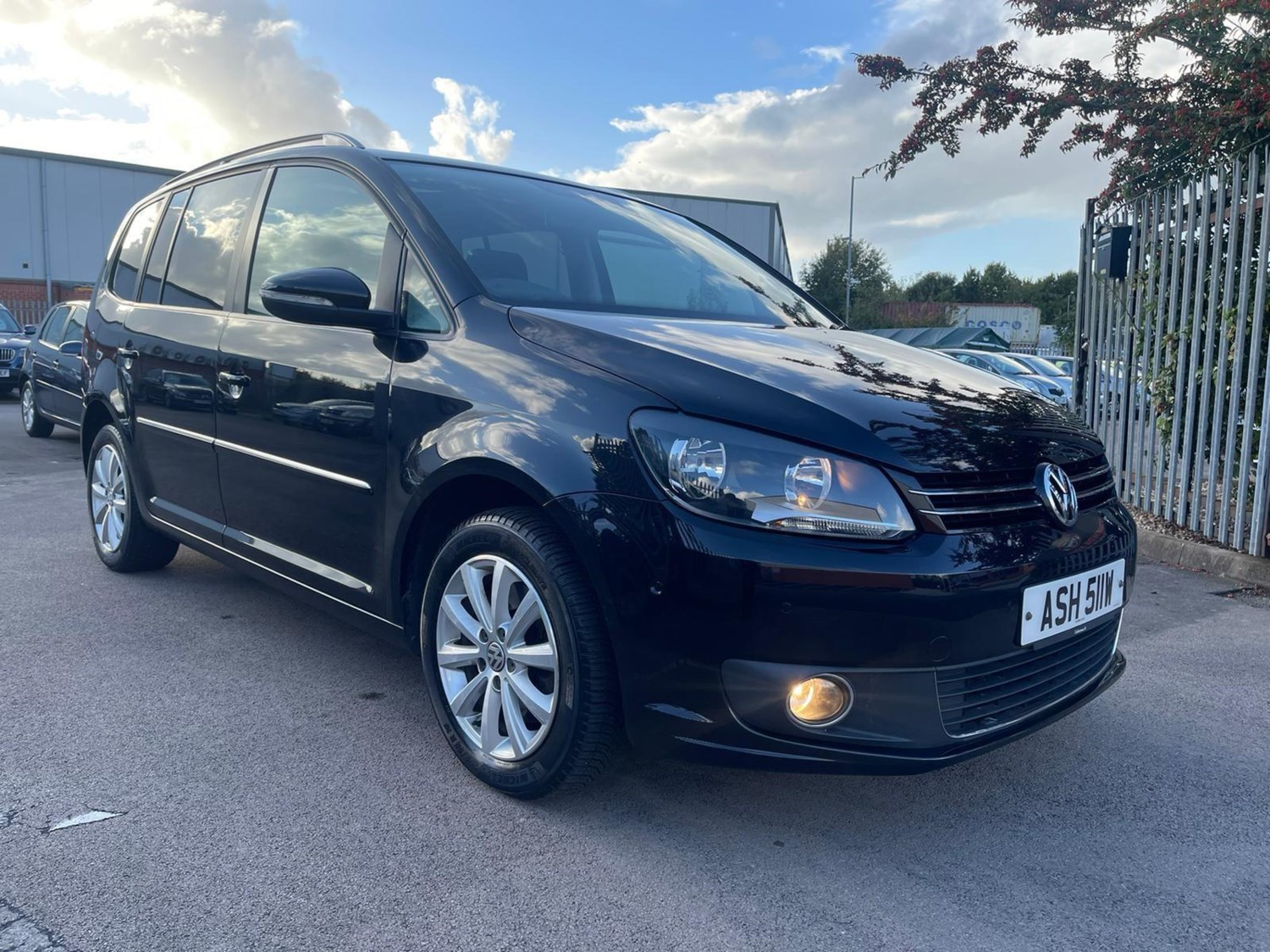Approved Used Volkswagen Touran for Sale in UK