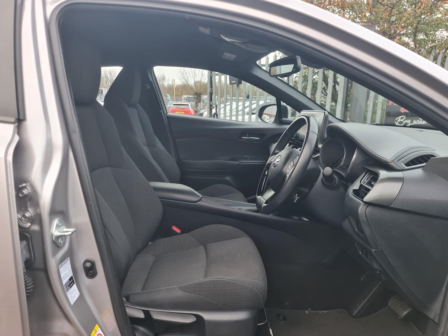 Used Toyota C-HR for sale - 76995161: Photo 10